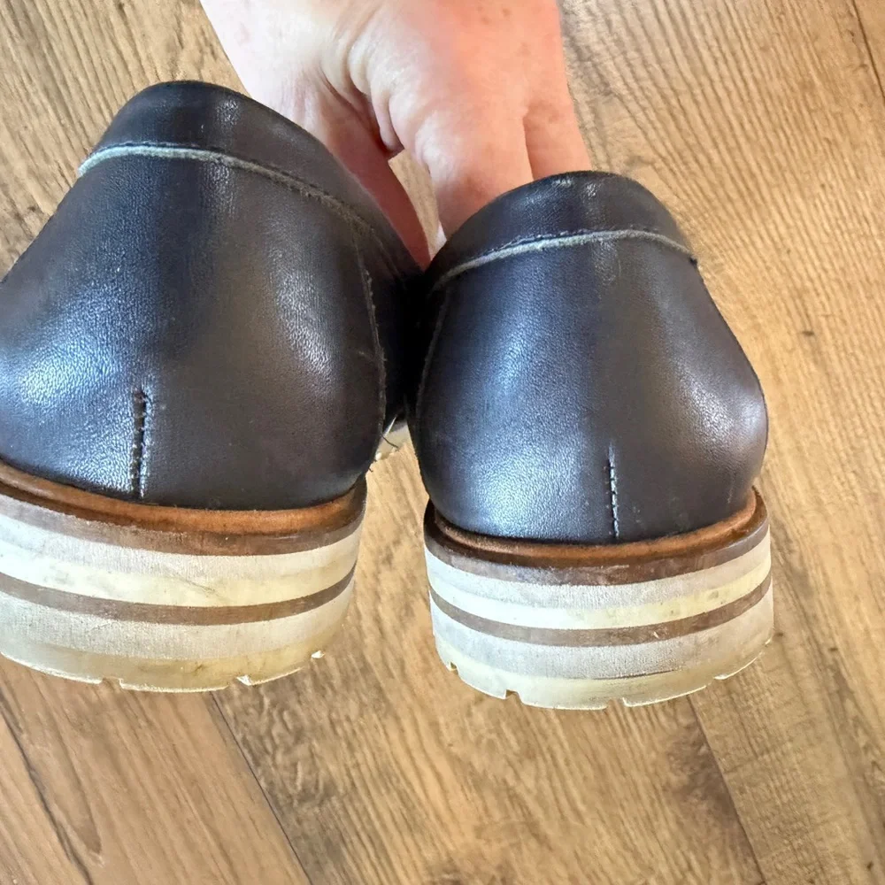 Talbots‎ Ladies Size 6 Elegant Navy Loafers with Fringe Detail